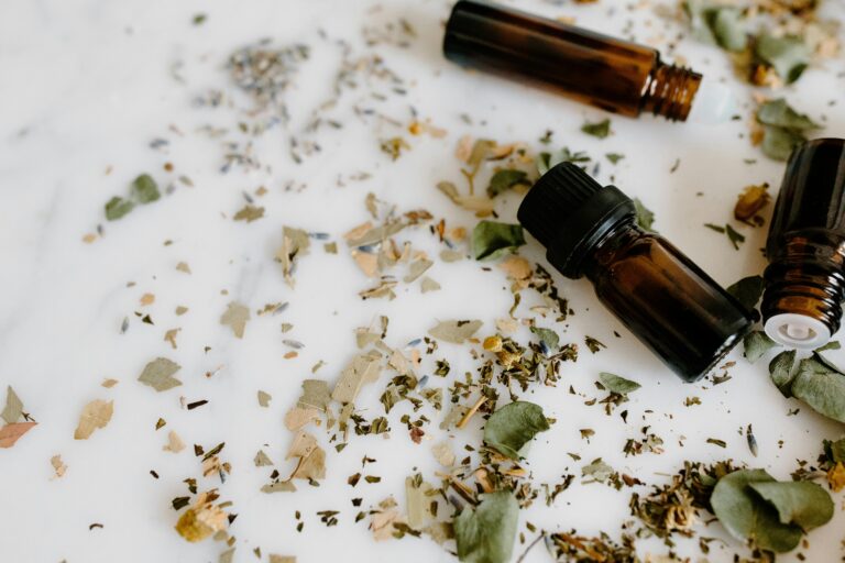 Aromatherapy and Essential Oils: A Complete Guide to Natural Wellness and Relaxation
